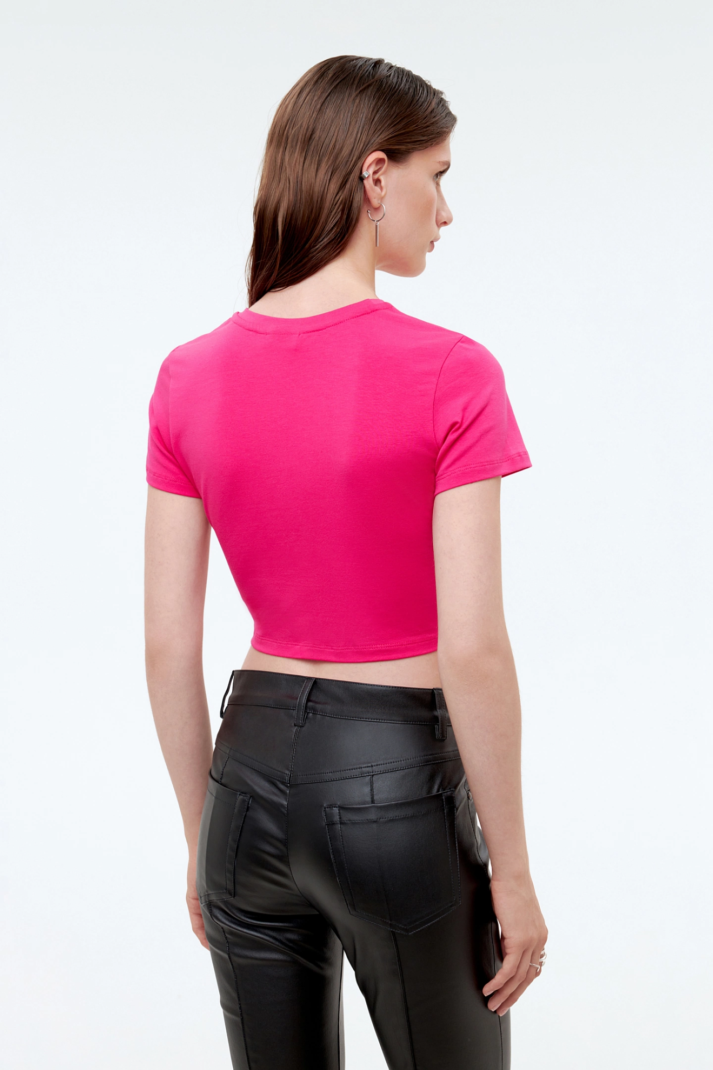 Футболка облегающая короткая