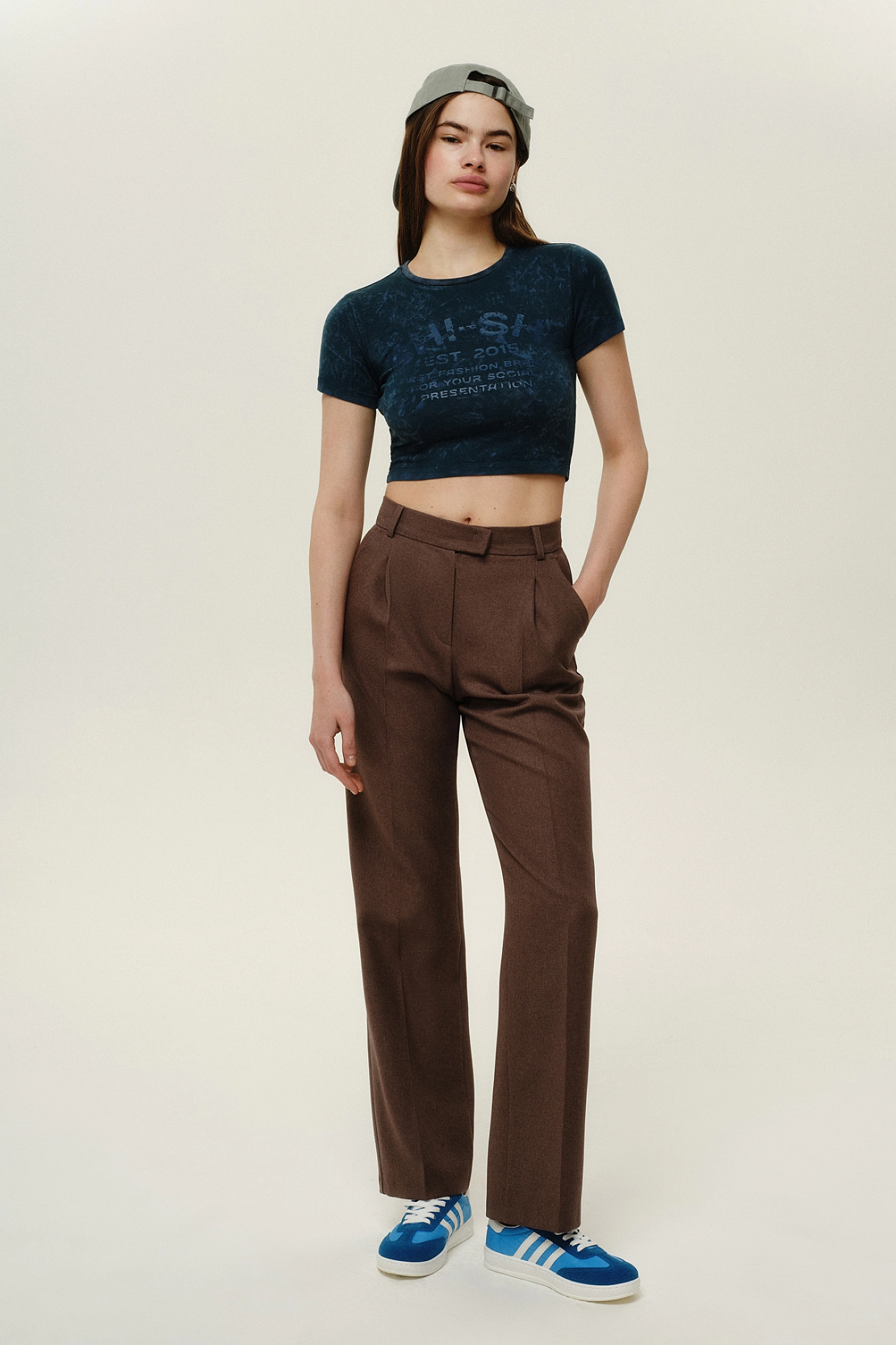 Футболка облегающая короткая