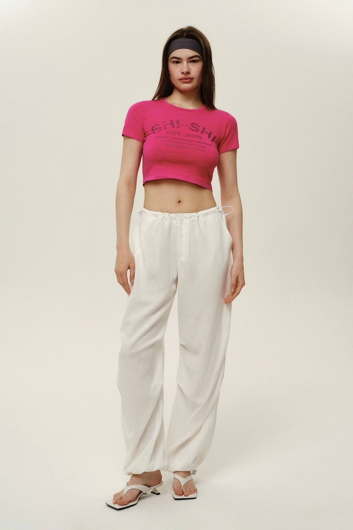 Футболка облегающая короткая