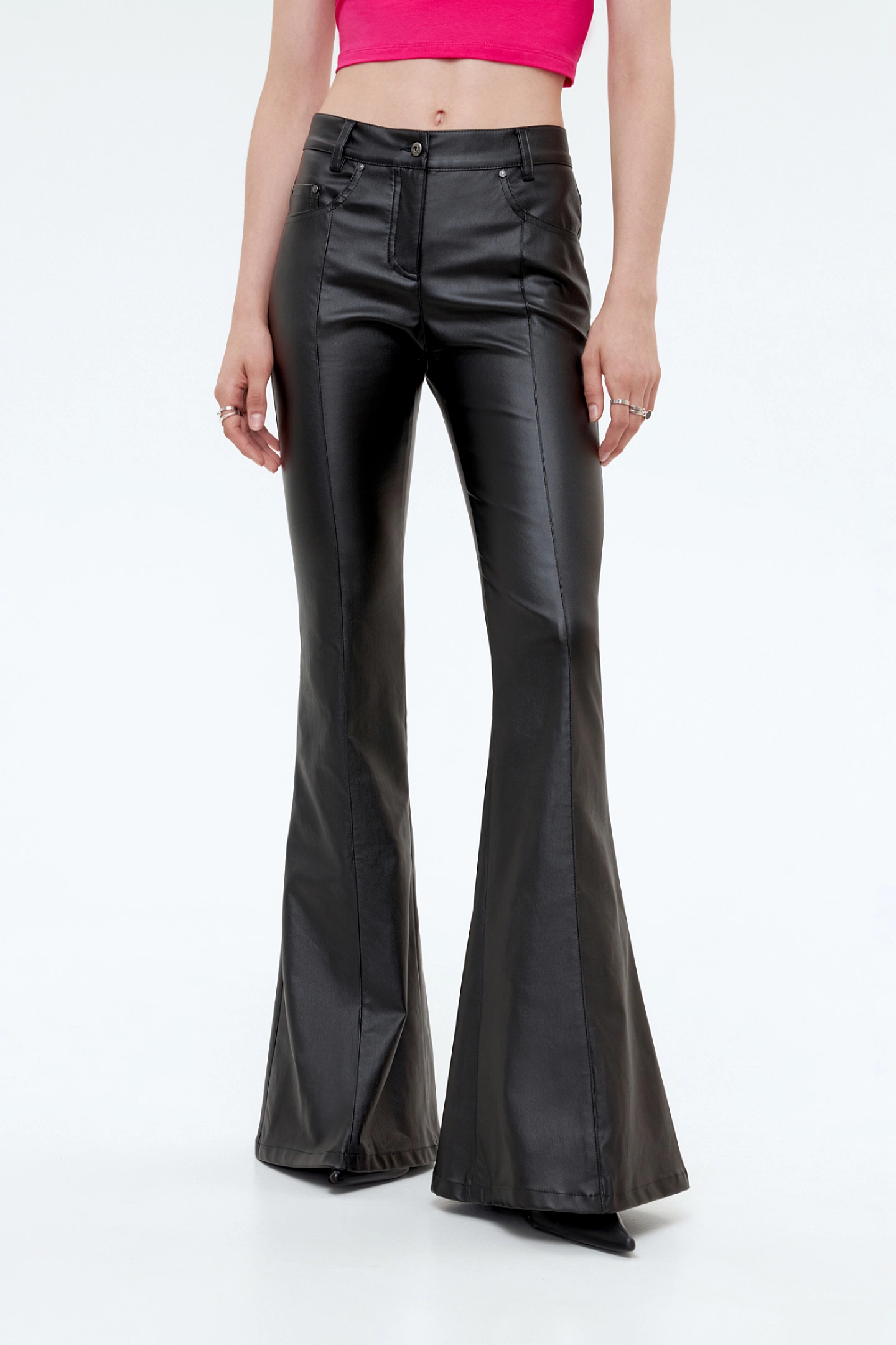 Жилет женский на пуговицах и брюки клёш с рельефами