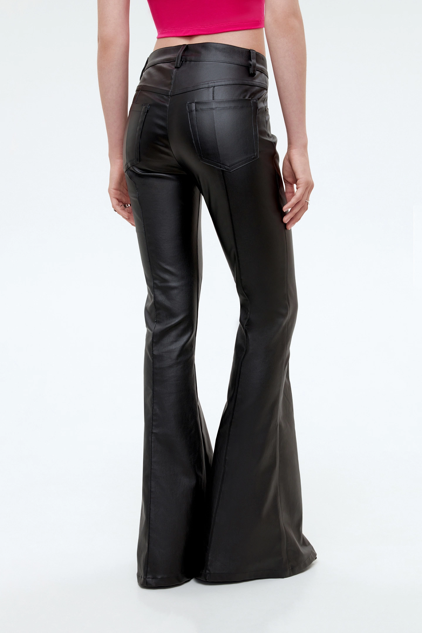 Жилет женский на пуговицах и брюки клёш с рельефами