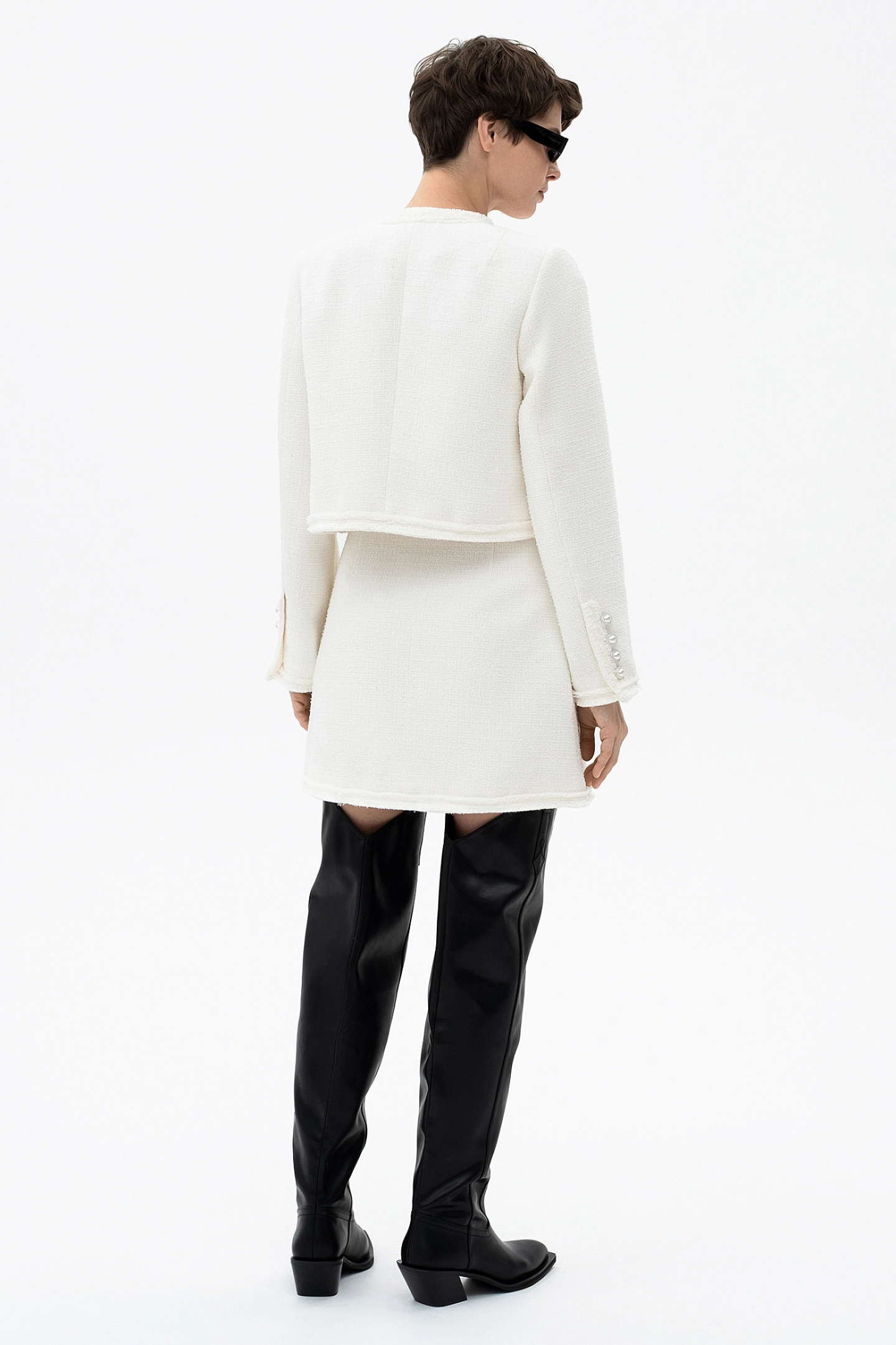 Жакет короткий и юбка-мини из твида