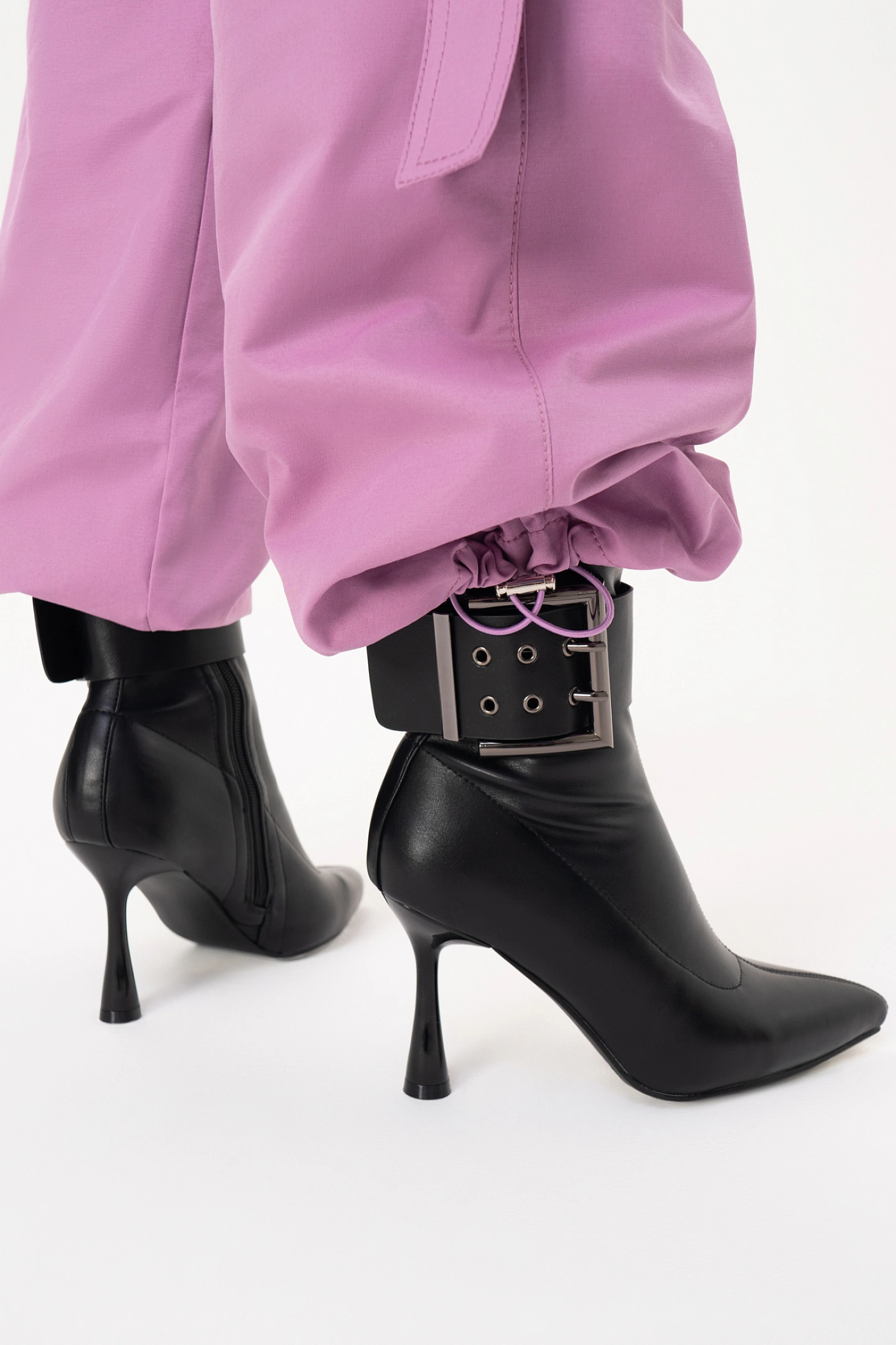 Топ-бюстье со шнуровкой и брюки-карго