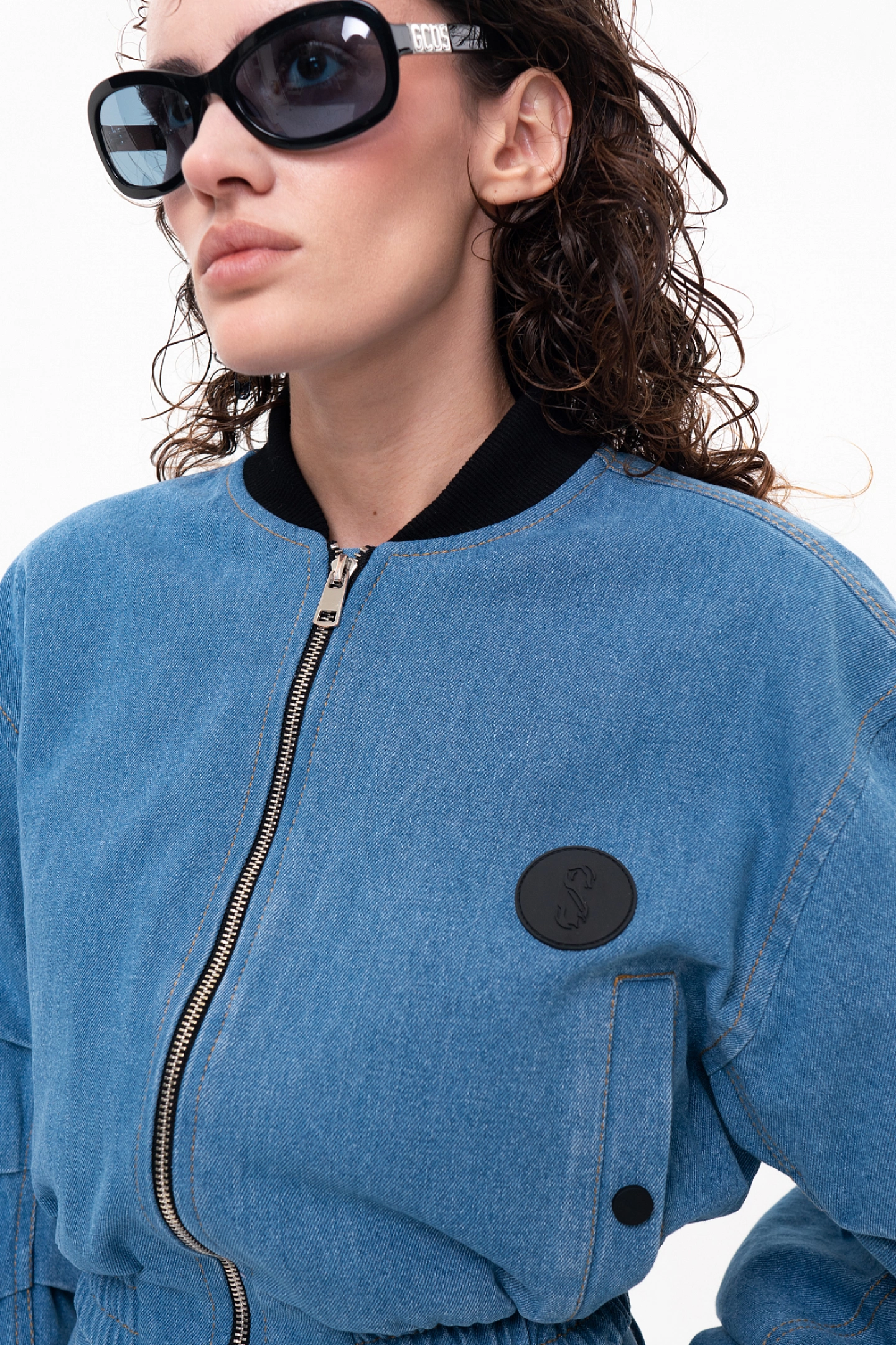 Short bomber with wide sleeves