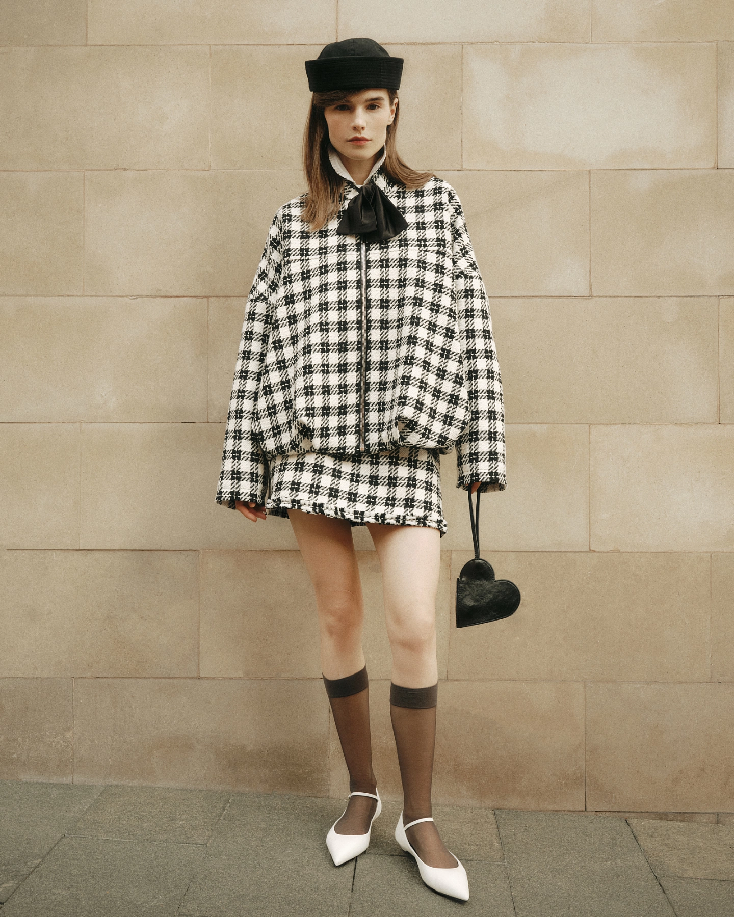 Бомбер объемный из пальтовой ткани и юбка-мини из твида