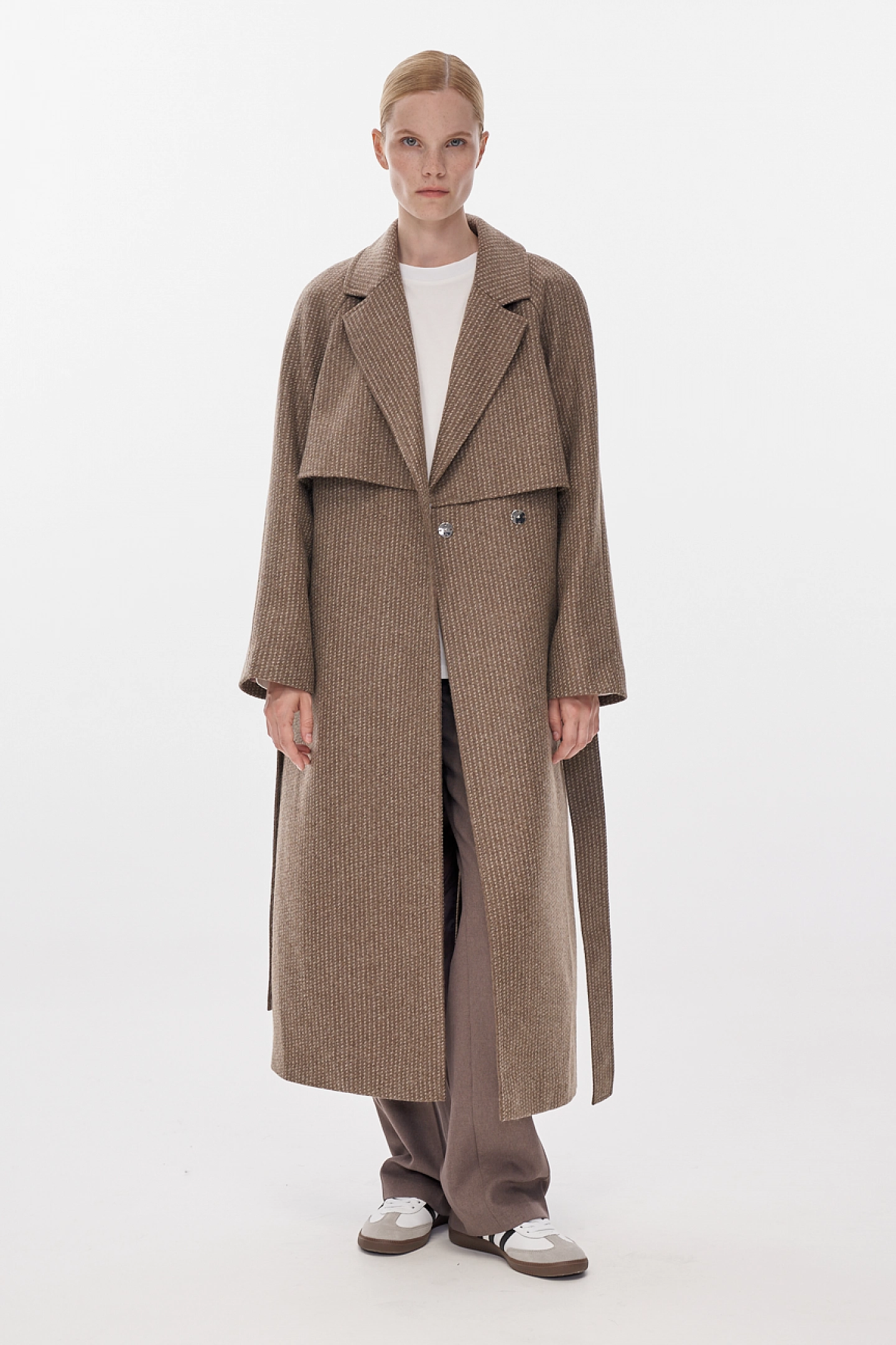 Raglan coat with yokes
