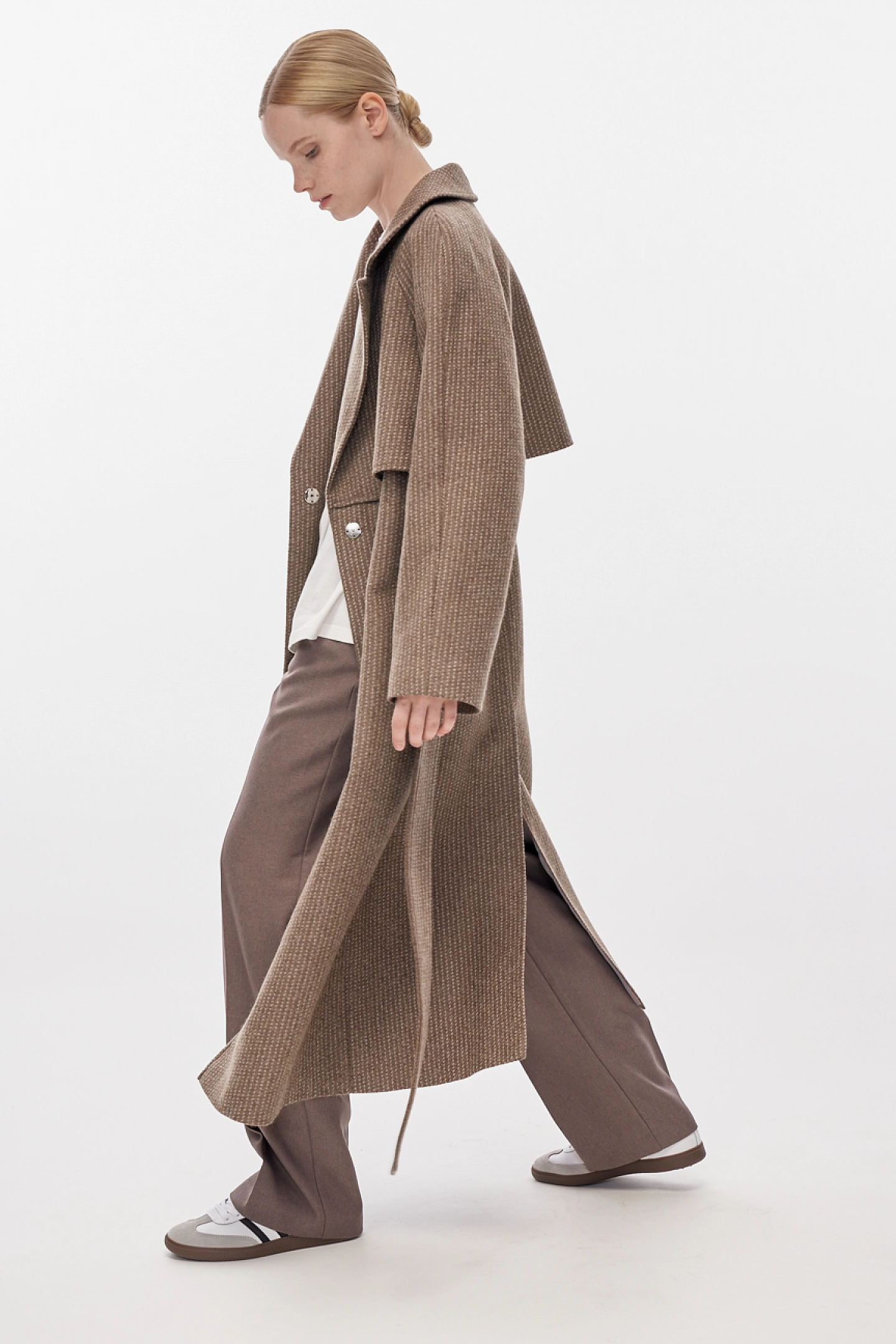 Raglan coat with yokes