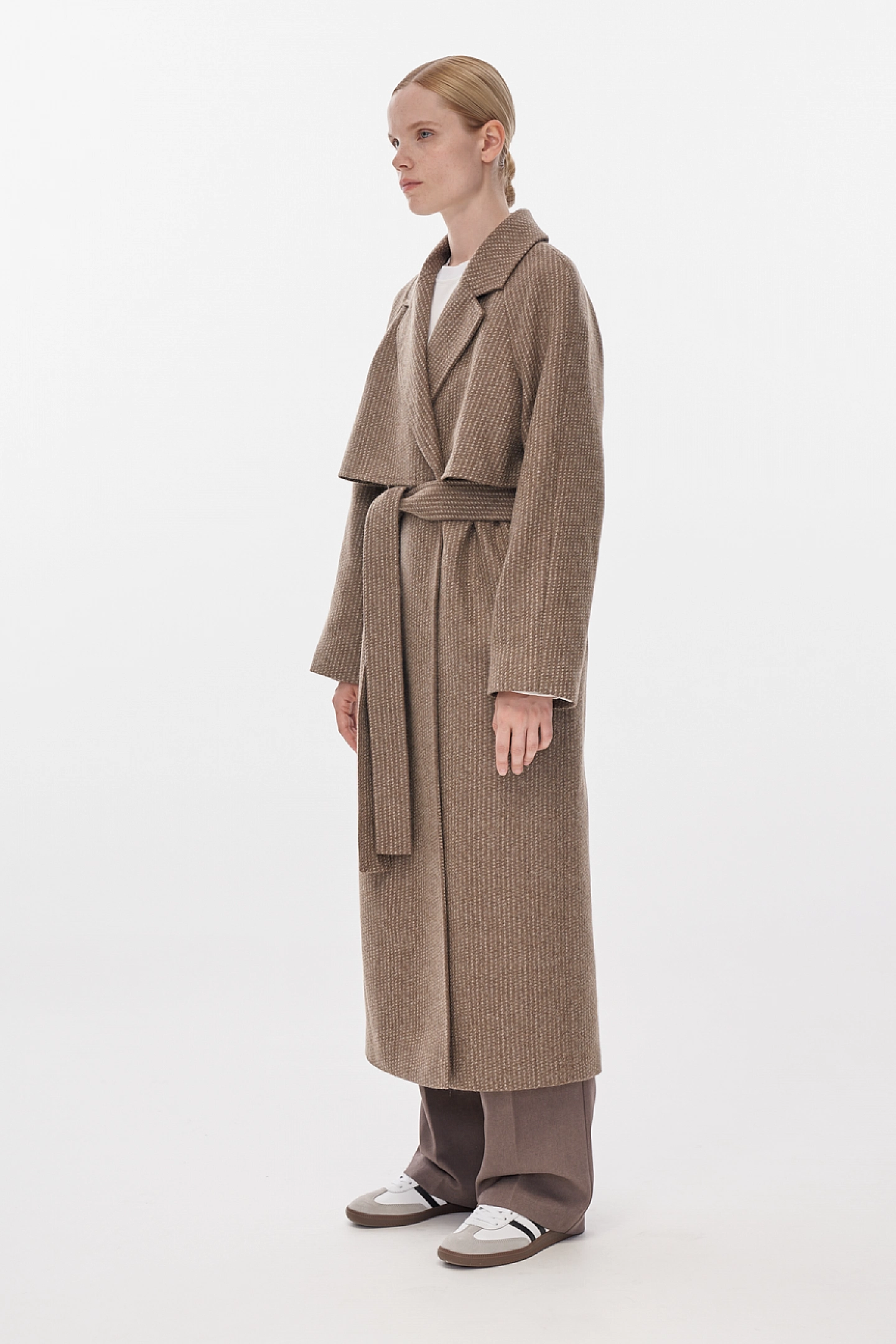 Raglan coat with yokes