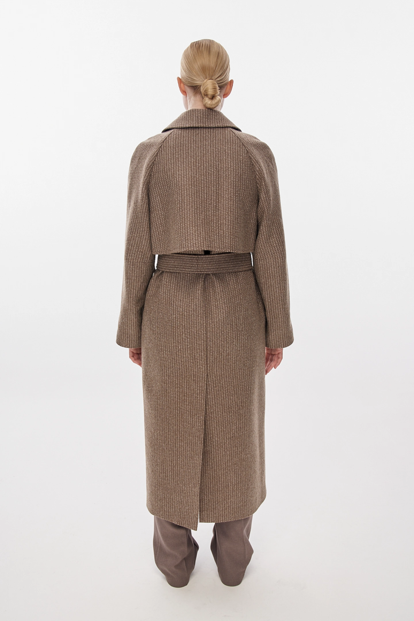 Raglan coat with yokes