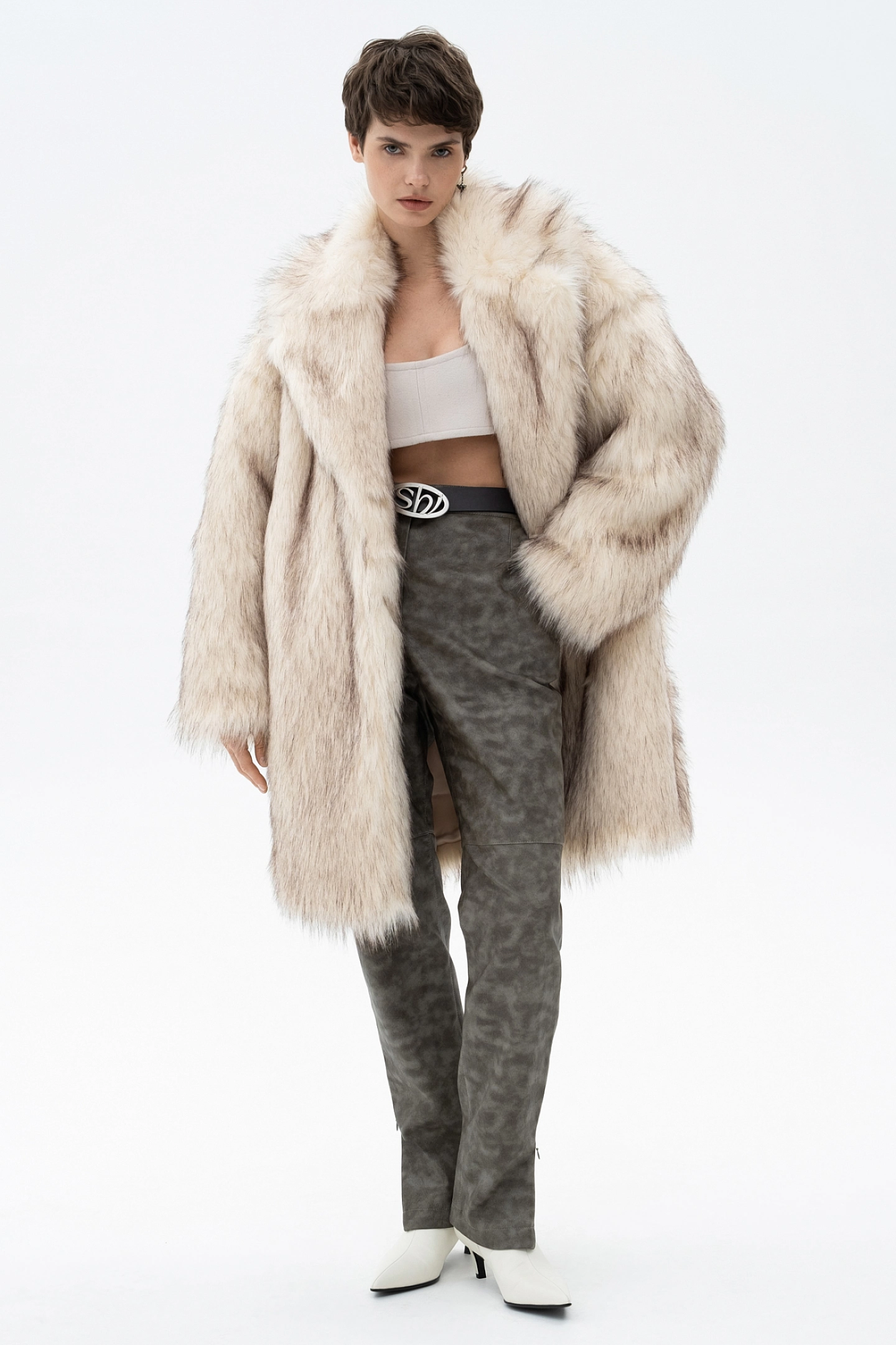 Double-breasted fur coat with a deflated shoulder