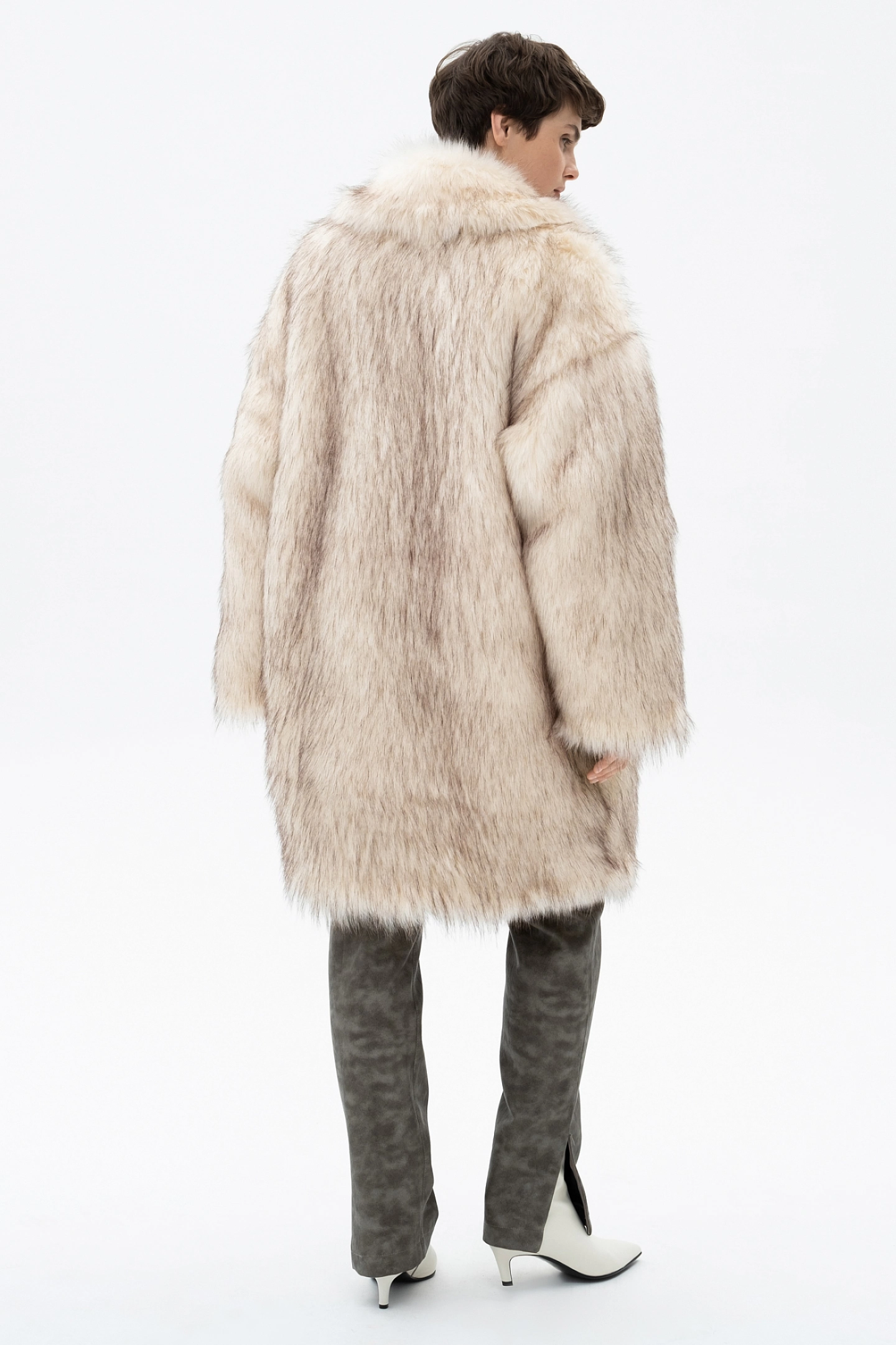 Double-breasted fur coat with a deflated shoulder