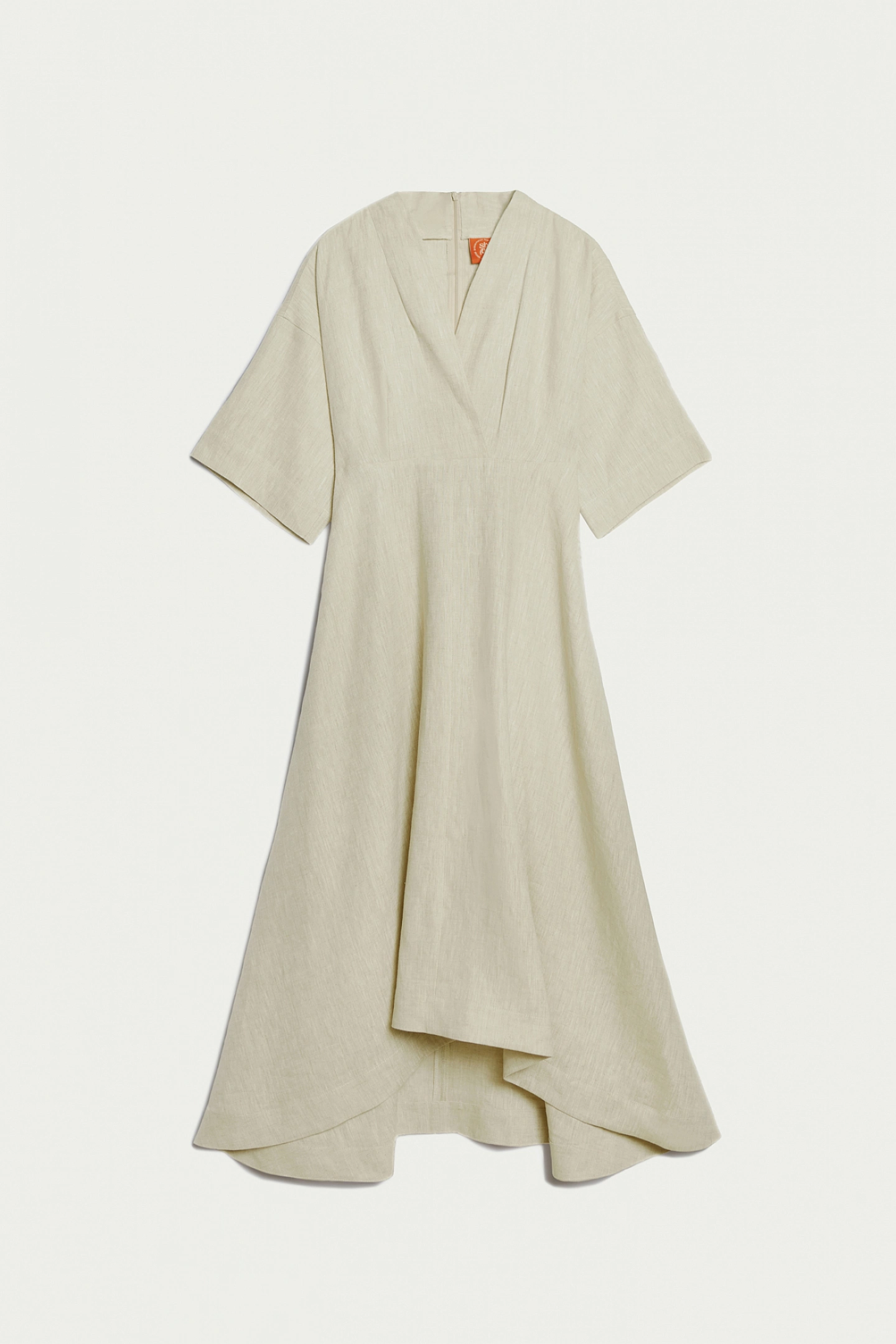 Платье с завышенной талией и широким рукавом