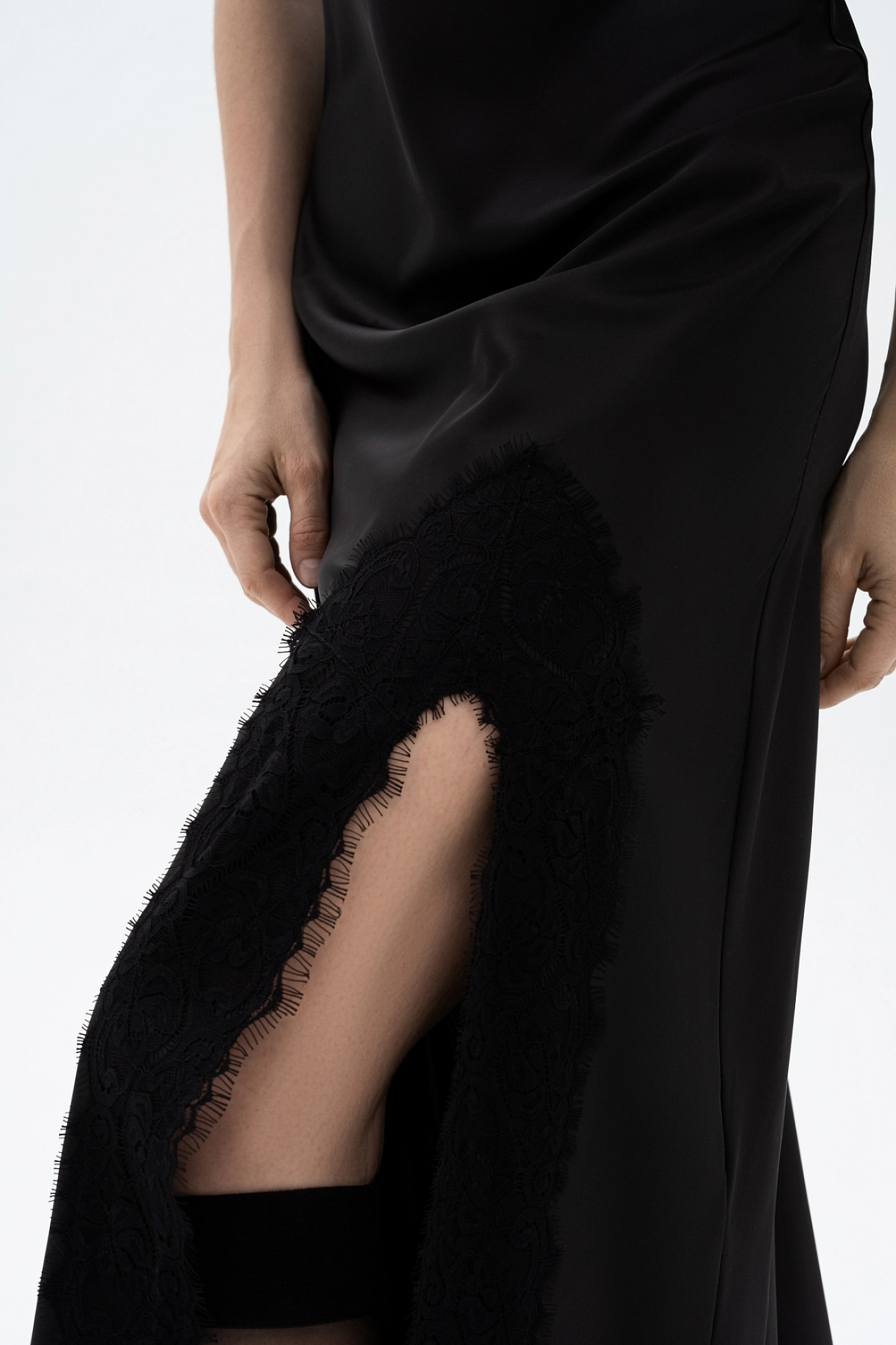 Платье-комбинация с кружевом